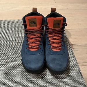 North Face Size 9.5 Men’s Larimer Mid Waterproof Boots